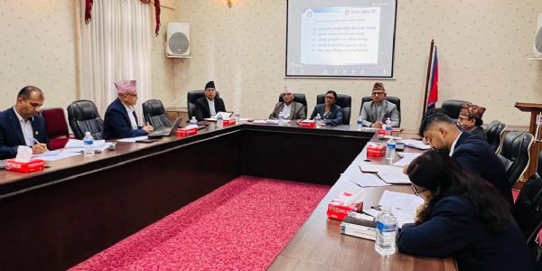 निर्वाचन आयोग ने विदेश में रहने वाले नेपाली नागरिकों को मतदान का अधिकार दिलाने के लिए 27 दूतावासों से की चर्चा