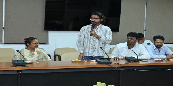 प्रयागराज : स्वरचित कविता पाठ में रेलकर्मियों ने दिखाई रचनात्मक प्रतिभा