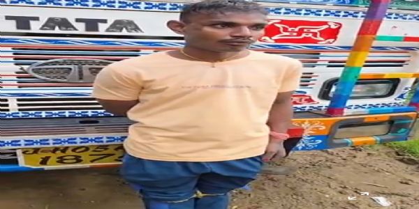 चक्रधरपुर में सरकारी चावल चोरी का प्रयास, ई-रिक्शा समेत युवक पकड़ा गया