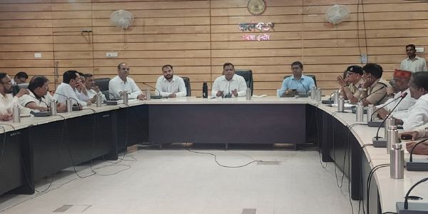 इंदौरः अनंत चतुर्दशी चल समारोह की व्यवस्थाओं को लेकर झांकी एवं अखाड़ा संचालकों की बैठक संपन्न