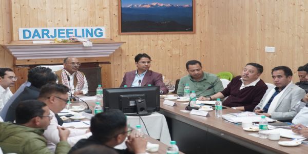 मंत्री अजय कुमार पोद्दार की अध्यक्षता में दार्जिलिंग-कालिम्पोंग में सड़क और पेयजल परियोजनाओं की समीक्षा बैठक