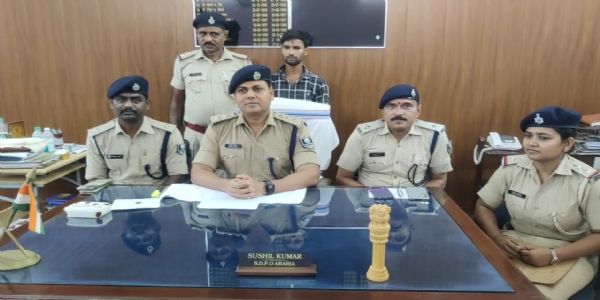 52 ग्राम स्मैक के साथ बाइक सवार तस्कर गिरफ्तार