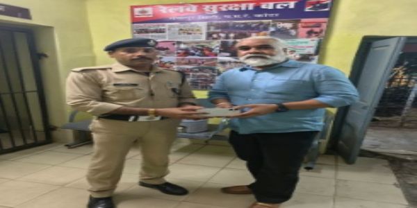 ट्रेन में छूटा 76 हजार का आईफोन सुरक्षित लौटा, भरतपुर में चोरी हुआ मोबाइल भी बरामद