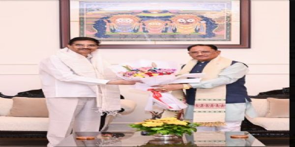 छत्तीसगढ़ के मुख्यमंत्री विष्णुदेव साय ने ओडिशा के राज्यपाल डॉ. हरि बाबू कंभमपटि से की मुलाकात