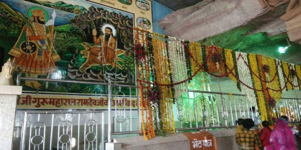 बाबा की दशमी मनाई, 51 ज्योत से की महाआरती