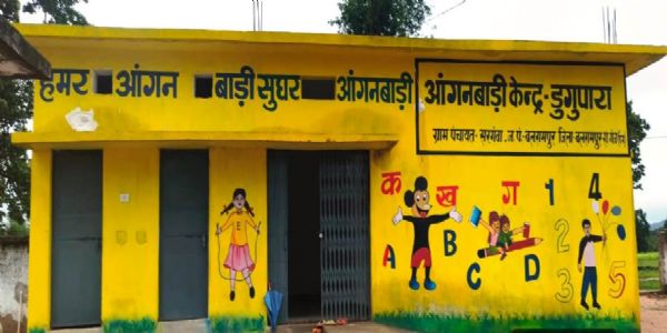 पक्की छत के नीचे संवर रहा बचपन