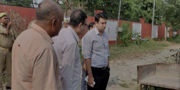 डीएम अतुल वत्स ने स्पोर्ट्स स्टेडियम में निर्माण कार्यों का किया निरीक्षण
