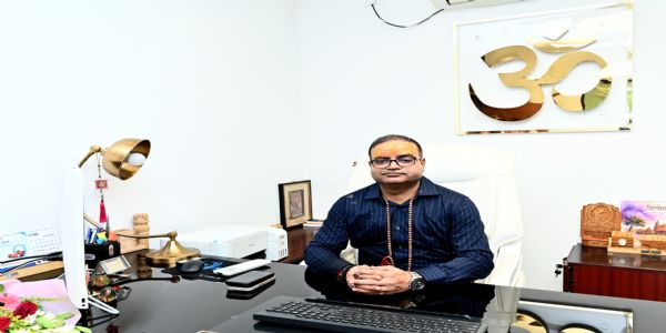 श्री काशी विश्वनाथ मंदिर के नए मुख्य कार्यपालक अधिकारी सत्यम मिश्र ने कार्यभार संभाला