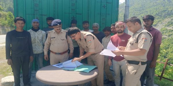 पुलिस ने चेकिंग अभियान में 547 किराएदारों का किया चालान