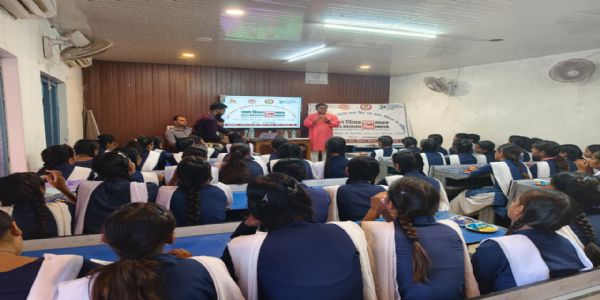 राजगढ़ः छात्राओं को सुरक्षित और असुरक्षित स्पर्श में बताया अंतर, बाल अधिकारों की दी जानकारी