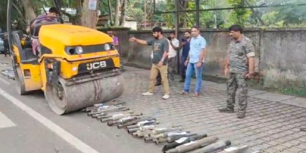 दुर्गा पूजा से पूर्व 60 साइलेंसर पर ट्रैफिक पुलिस ने किया नष्ट