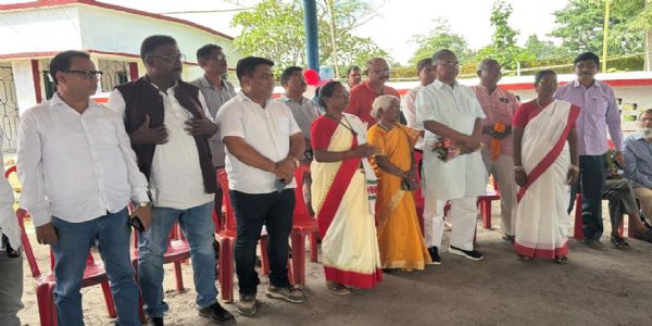 सांसद कालीचरण मुंडा ने करम अखाड़ा का किया उद्घाटन