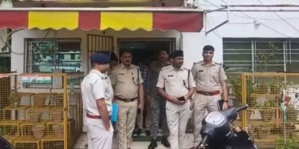 निखार सबलोक हत्याकांड में सोनारी के कथित न्यूज संस्थान के कार्यालय में पुलिस की तलाशी