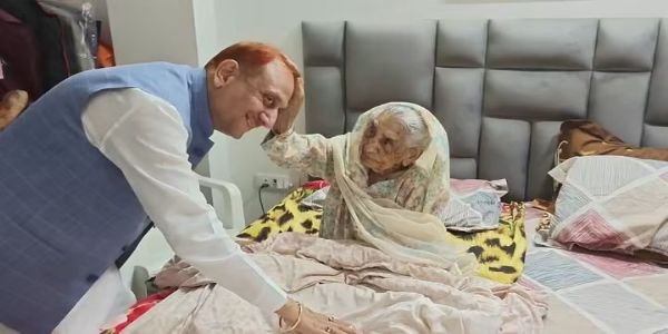 मुख्यमंत्री समेत कई नेताओं ने प्रवेश वाही की मां को श्रद्धांजलि अर्पित की