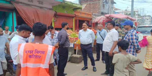 न्यू मार्केट में सिंगल यूज प्लास्टिक के खिलाफ महाअभियान, थैलियां व डिस्पोजल जब्त
