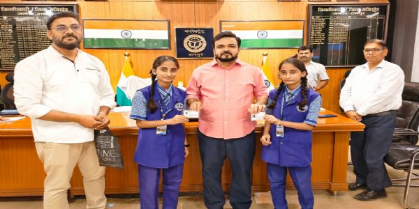 योगी सरकार की संवेदनशीलता से जुड़वा बहनों को मिली अलग पहचान