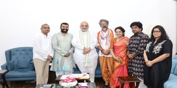 केंद्रीय गृह मंत्री अमित शाह से फिल्म हनुमान अंश की टीम मुलाकात करते हुए केंद्रीय गृह मंत्री अमित शाह से फिल्म हनुमान अंश की टीम मुलाकात करते हुए