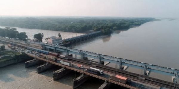 फरक्का डैम का फाइल फोटो फरक्का डैम का फाइल फोटो