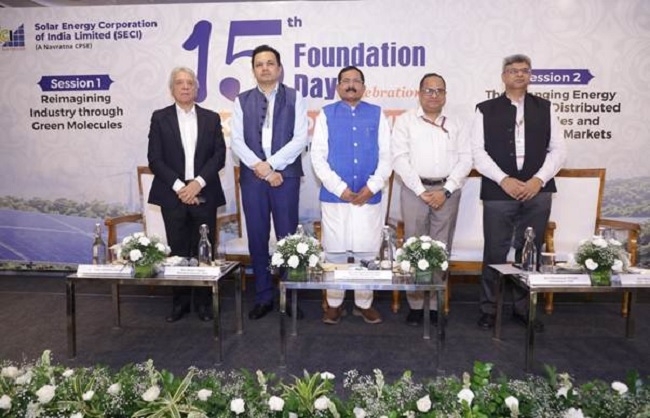 एसईसीआई के 15वें स्थापना दिवस पर हितधारकों के साथ श्रीपाद येसो नाइक एसईसीआई के 15वें स्थापना दिवस पर हितधारकों के साथ श्रीपाद येसो नाइक