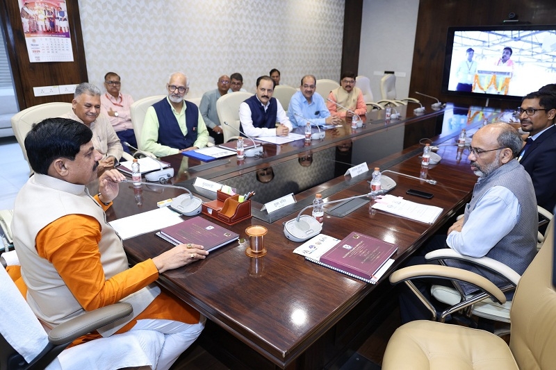 राष्ट्रीय रक्षा विश्वविद्यालय और मध्य प्रदेश शासन के बीच एमओयू के बाद मुख्यमंत्री के साथ हुई बैठक राष्ट्रीय रक्षा विश्वविद्यालय और मध्य प्रदेश शासन के बीच एमओयू के बाद मुख्यमंत्री के साथ हुई बैठक