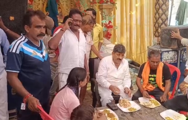 कार्यक्रम के दौरान पूर्व विधायक रघुनंदन सिंह भदौरिया व अन्य कार्यक्रम के दौरान पूर्व विधायक रघुनंदन सिंह भदौरिया व अन्य