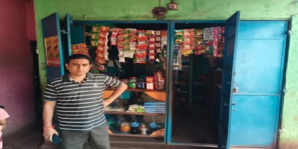 दुकान की खिड़की तोड़कर नकद और मोबाइल ले गए चोर
