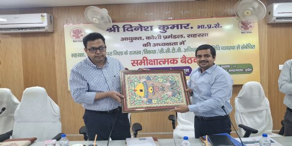 कोसी आयुक्त ने राजस्व, विकास व विधि-व्यवस्था की समीक्षा की