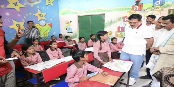 प्राथमिक विद्यालय में ‘मेरे सपनों का भारत’ अभियान का जिला पंचायत अध्यक्ष ने किया शुभारंभ