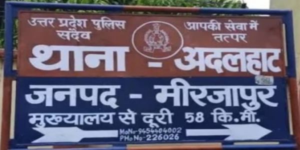 हाईवा की टक्कर से बाइक सवार की चार वर्षीय बेटी की मौत, मां घायल