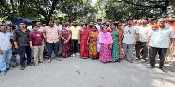 फुटपाथ दुकानदारों को हटाने का विरोध, दो माह की माेहलत पर बनी सहमति