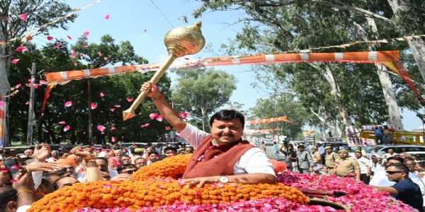 सहारनपुर पहुंचे भाजपा अध्यक्ष नितिन नवीन, कार्यकर्तााओं ने किया स्वागत