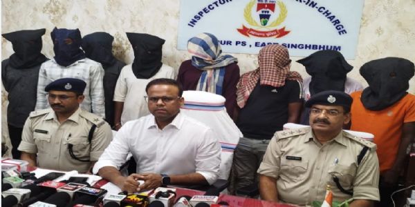 अंतरराज्यीय वाहन चोर गिरोह के आठ सदस्य गिरफ्तार, चोरी की 21 बाइक-स्कूटी बरामद