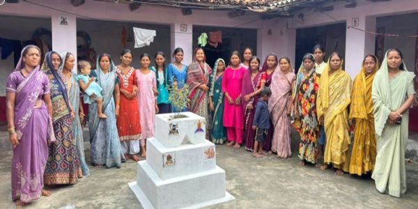 कुंजनगर पहुंचीं मंत्री लक्ष्मी राजवाड़े, महिलाओं से किया सीधा संवाद