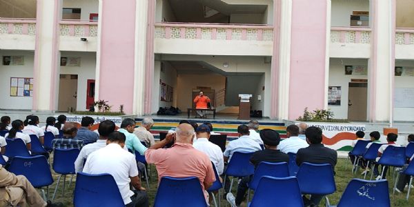 अटल आवासीय विद्यालय में ‘भारतीय ज्ञान एवं कर्मयोग’ पर संवाद, विद्यार्थियों को चरित्र निर्माण का दिया संदेश
