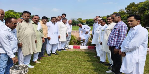 फतेहाबाद: कुलदीप बिश्नोई के जन्मदिन पर गुरु जम्भेश्वर मंदिर में पौधारोपण
