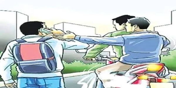 अलग-अलग जगहों से न्यू लॉन्च आईफोन 18 -प्रो सहित तीन आईफोन बाइकर्स ने लूटे