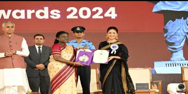 नशीले पदार्थों का प्रचार न करे कलाकार, स्टार वही है जो रोशनी फैलाए, अंधेरा नहीं: राष्ट्रपति