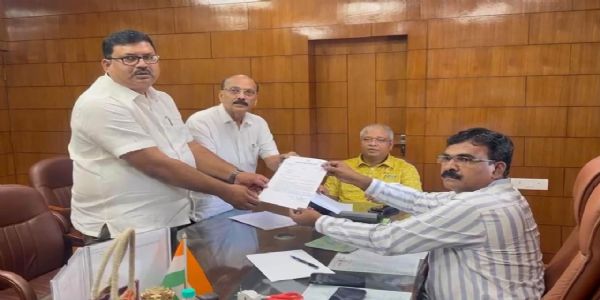 कांग्रेस ने मुख्य निर्वाचन पदाधिकारी को सौंपा ज्ञापन, एसआईआर में पारदर्शिता की मांग