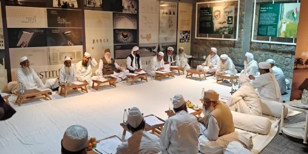 आईटीओ स्थित जामीयत मुख्यालय में संवाददाता सम्मेलन को संबोधित करते मौलाना महमूद मदनी आईटीओ स्थित जामीयत मुख्यालय में संवाददाता सम्मेलन को संबोधित करते मौलाना महमूद मदनी