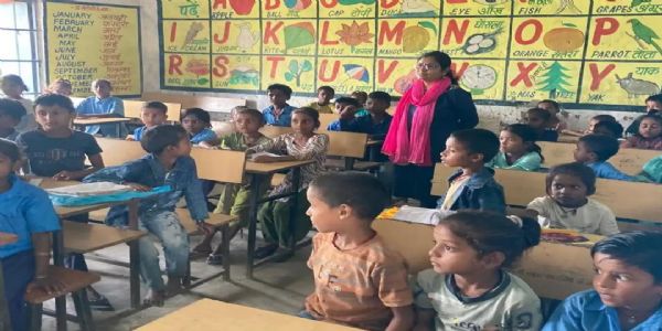 मरौना में स्कूलों के निरीक्षण में कम मिली छात्रों की उपस्थिति, बीडीओ ने दिए सुधार के निर्देश