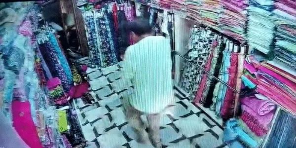 किराया मांगा तो मकान मालिक पर चार गोलियां दागीं