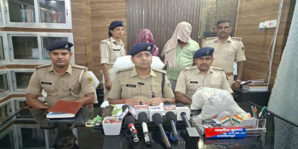 दो किराना दुकानों से करीब 2 किलो गांजा बरामद, महिला समेत दो गिरफ्तार