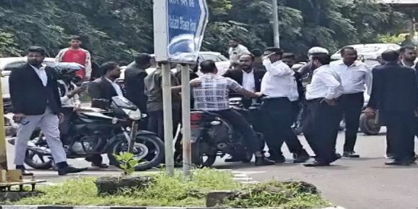 भोपाल: वकील से मारपीट के आरोप में जहांगीराबाद टीआई समेत 3 सस्पेंड, रात 3 बजे तक थाने का घेराव, एफआईआर की मांग पर अड़े अधिवक्ता