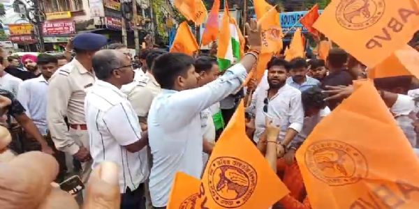 बीबी कॉलेज में छात्र पिटाई के विरोध में एबीवीपी का प्रदर्शन