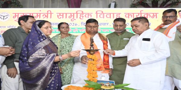 देवरिया में मुख्यमंत्री सामूहिक विवाह योजना में 68 जोड़ों ने थामा एक-दूसरे का हाथ