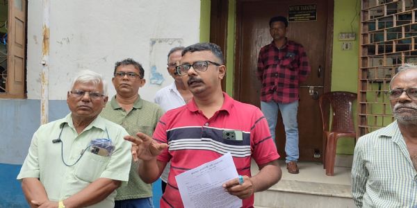 माकपा का पीडब्ल्यूडी कार्यालय के सामने प्रदर्शन किया