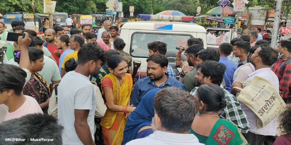 मुजफ्फरपुर में ओवरटेक को लेकर खूनी संघर्ष
