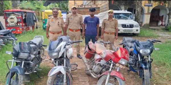 अवैध तमंचा-कारतूस के साथ आरोपित गिरफ्तार, चार चोरी की बाइक बरामद