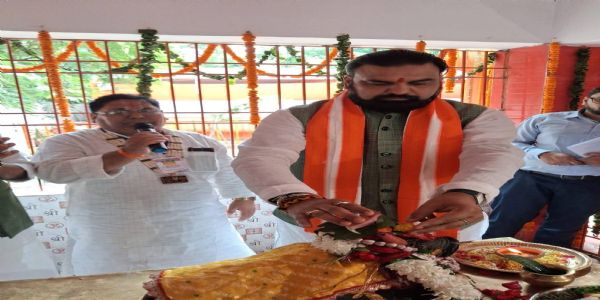 मुख्यमंत्री सम्राट चौधरी ने वामनेश्वर मंदिर में की पूजा-अर्चना, कहा—बक्सर को विकास की नई राह से जोड़ने का काम जारी