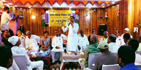 युवाओं के साथ जनसुराज प्रत्याशी डॉ. अनुज ने की बैठक, जीत दिलाने का लिया संकल्प
